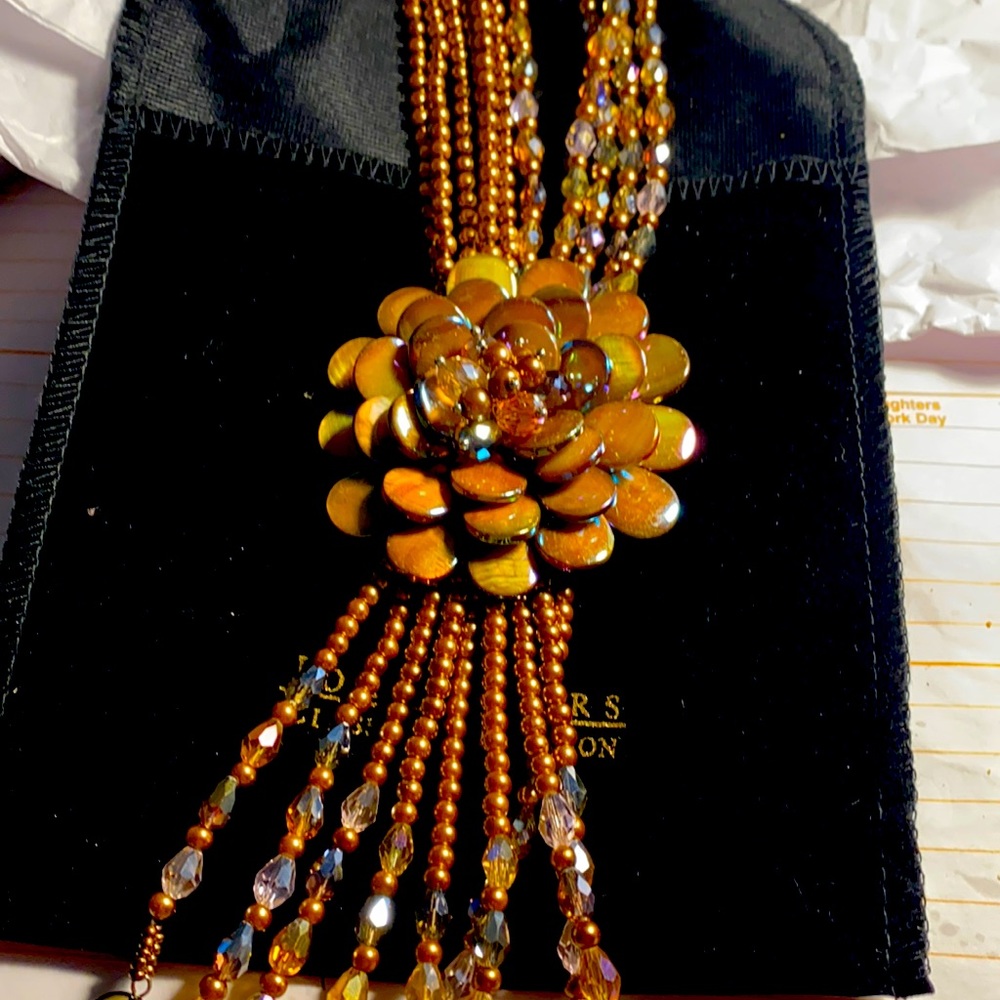 Long beaded neclace new never worn